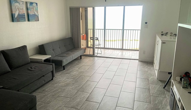 Cozy studio condo with beachview and shared pool, hot tub, & tennis courts