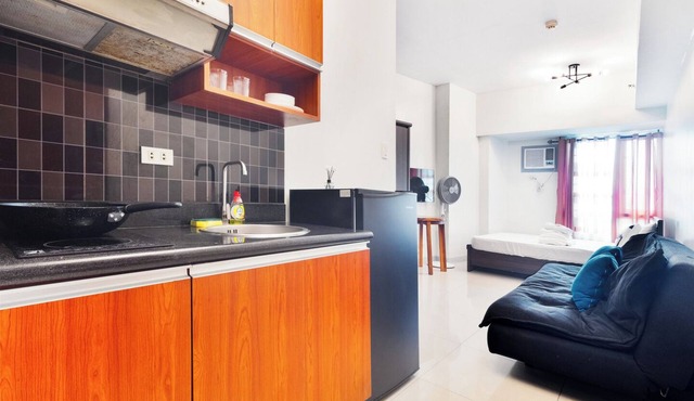 Cozy studio condo with WiFi, AC in beautiful Makati