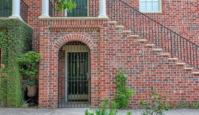 Cozy Studio, Downtown Savannah on Crawford Square, Dogs Welcome