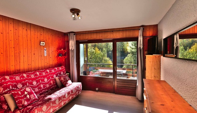 Cozy studio for 4 with balcony, peaceful and near slopes