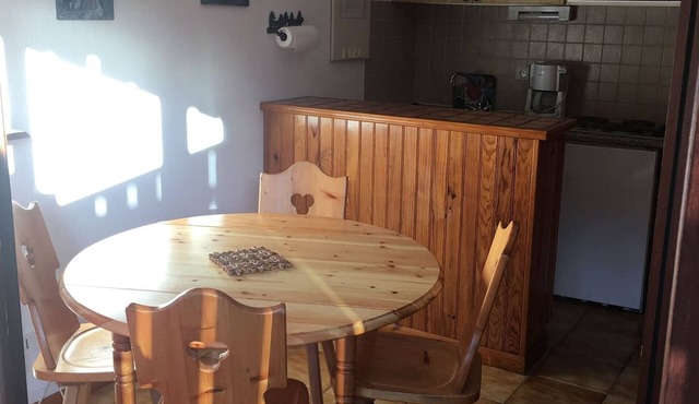 Cozy Studio for 3 with Balcony, Ski Storage, Near Village Center