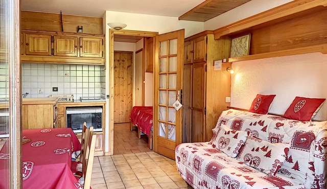 Cozy studio for 3 with terrace, parking, and ski locker in Combloux