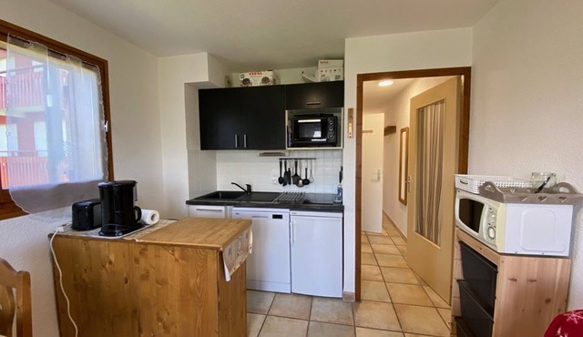 Cozy Studio for 4 Near Slopes with Parking and Ski Storage