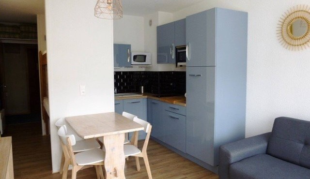 Cozy Studio for 4 with Balcony, Ski-In/Ski-Out Access, Free Parking, and Ski Locker