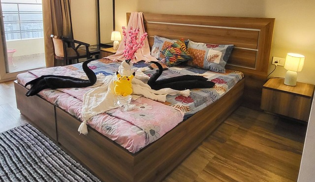Cozy Studio in Amazing Greater Noida with AC, Wi-Fi