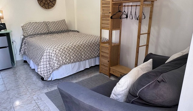 Cozy Studio In Center of Island Close to Health City, Beaches and Restaurants