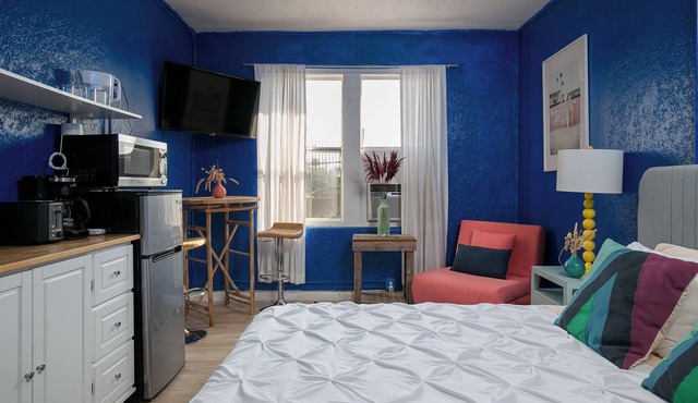 Cozy studio in nice Los Angeles! Perfect for 2!