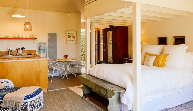 Cozy Studio in the Heart of Santa Barbara's Historic District