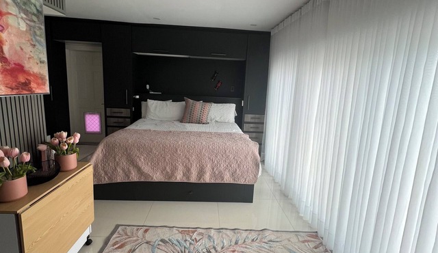 Cozy Studio Just minutes from the Beach – Prime Pompano Location
