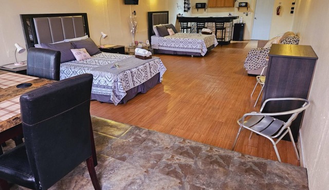 Cozy studio near rest,malls,beaches, attractions, plenty of secure parking.