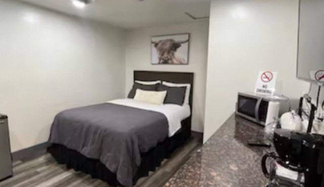 Cozy studio perfect for students with AC and WiFi in delightful Sacramento