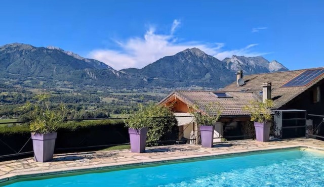 Cozy studio - Private sauna - Swimming pool - ideal for hiking, lakes, nature, biking, skiing.