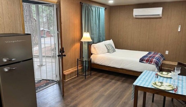 Cozy Studio retreat in San Bernardino Mountains. Pet-Friendly!