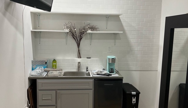“Cozy Studio Retreat with Private Entrance & Parking near NYC -Westchester Gem!"