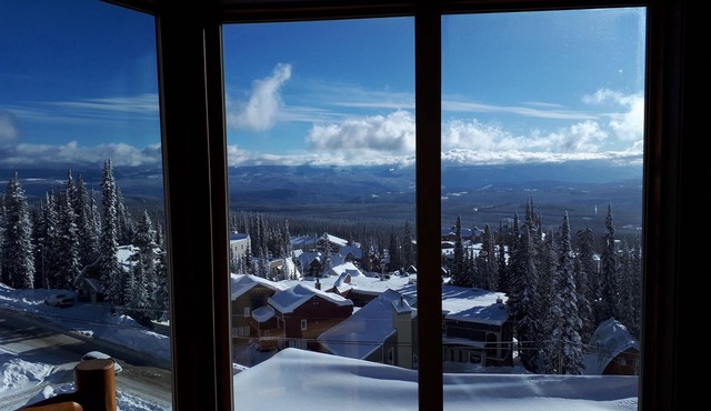 Cozy Studio Retreat, true ski in ski out
