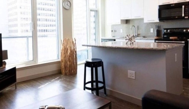 Cozy Studio: Skyline Views near Churchill Square