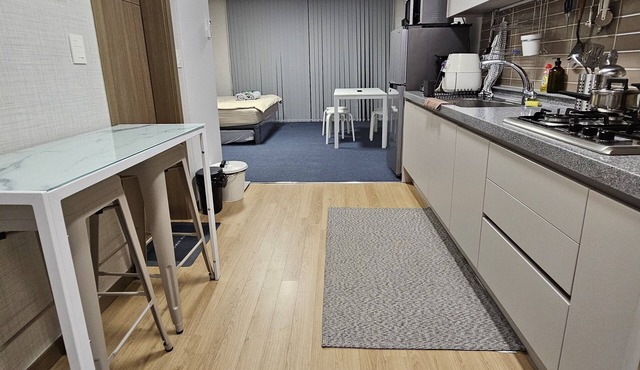 Cozy studio unit at the Heart of Clark with Pool Access and Free Parking