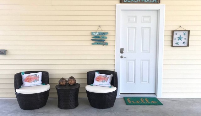 Cozy Studio unit with bikes & fire pit, walk to beach!