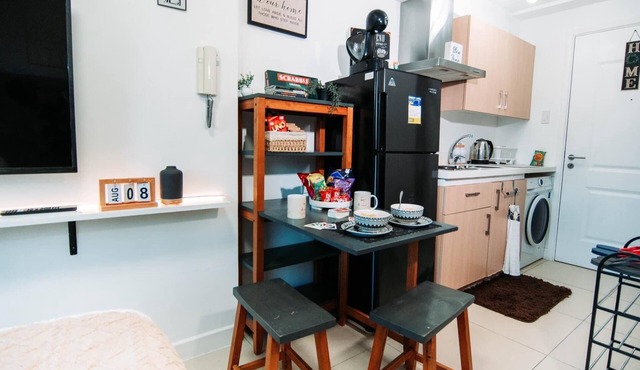 Cozy Studio w/Balcony, PS4, FREE pool access, baby friendly