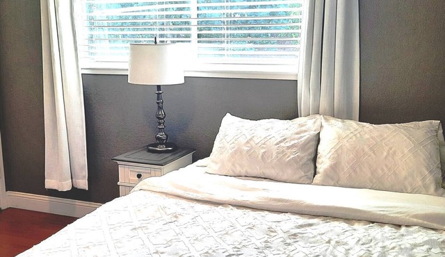Cozy Studio w/Kitchenette/Patio. Near Trail, BART & Downtown. Pet Friendly.