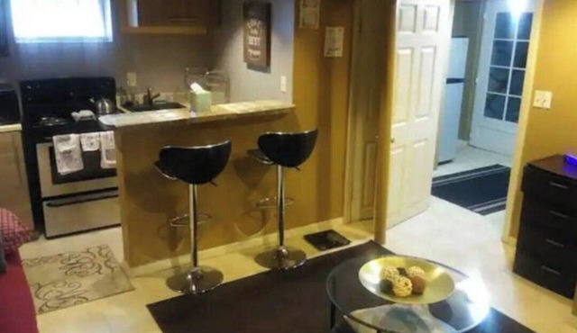 Cozy Studio w/Private Entry, Private Bath & Kitchenette