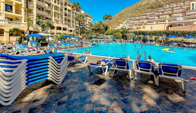 Cozy Studio with Large Patio in Castle Harbour, Los Cristianos