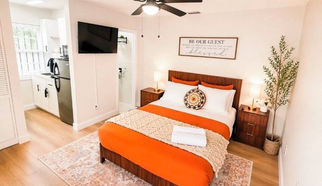 Cozy studio with Kitchen + Free Parking + Central location in Miami.