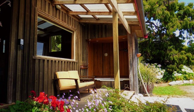 Cozy studio with outside bath tub