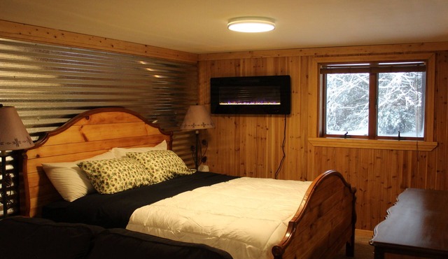 Cozy studio with WiFi and fitness room in Springfield. Close to Okemo and Magic.