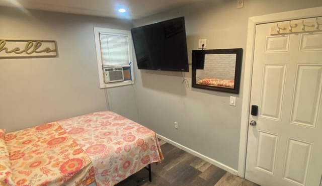 Cozy studio with WiFi and AC in charming Brooklyn