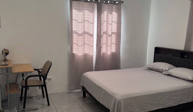 Cozy, Stylish 2 bdApt , 8 Min drive to Beach , Car rental option , Amazing Value