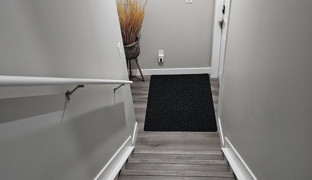 Cozy Suite: Private and peaceful 2 bedroom basement suite with keyless entry