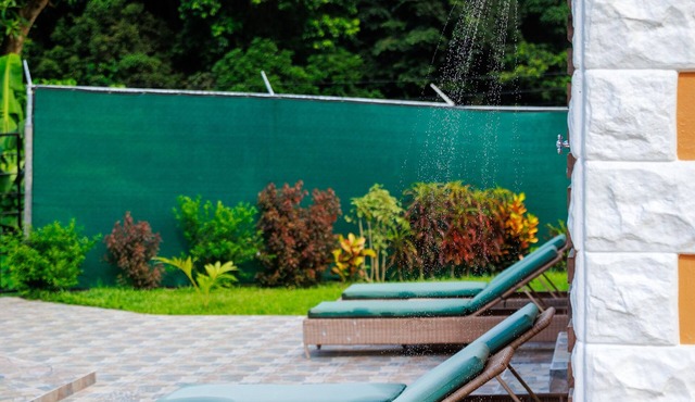 Cozy Sumptuous Mountain Retreat. Discover Tranquility in Our Elegant Villa Oasis