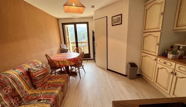 Cozy T2 near slopes with parking and balcony