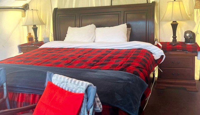 Cozy Tented Cabin with Stunning Sights in Conner, Montana