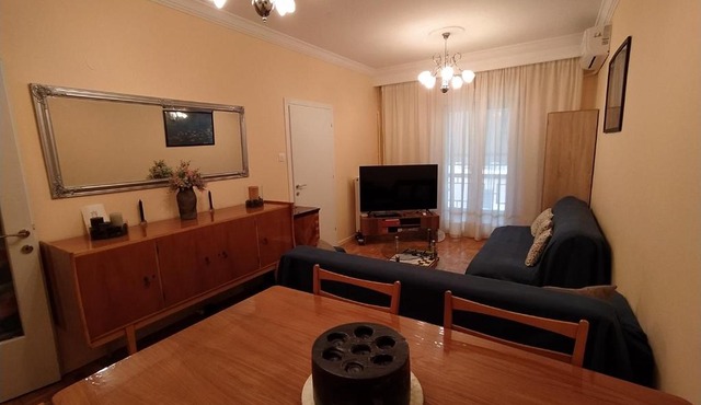 Cozy three BDRMS central APT at five Filippou str