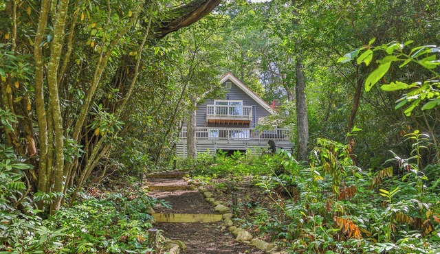 Cozy three bed home in Mirror Lake area just outside of a mile from downtown