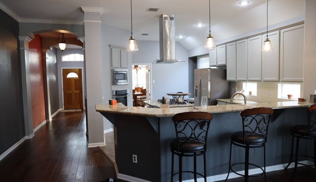 Cozy three bedroom home close to Domain