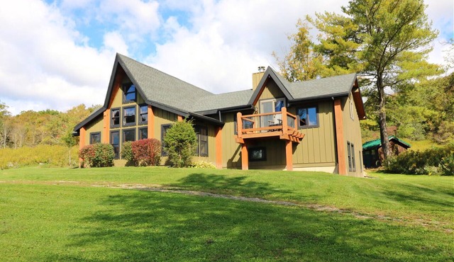 Cozy Timber Frame Home! 5 minutes to Holiday Valley and downtown Ellicottville!