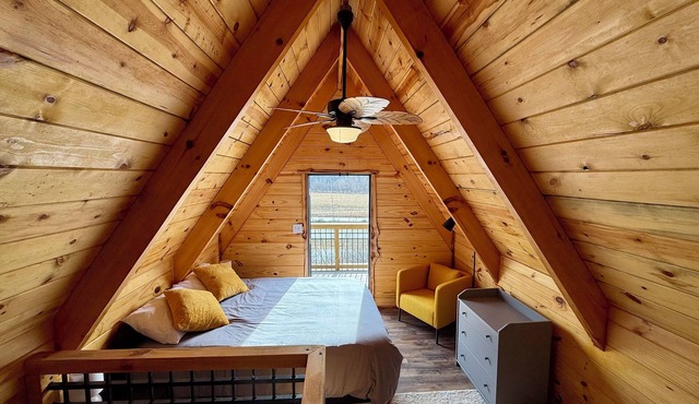 Cozy Tiny Home Retreat - Near RRG Hiking + Hot Tub