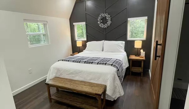 Cozy Tiny Home tucked in the woods w/firepit