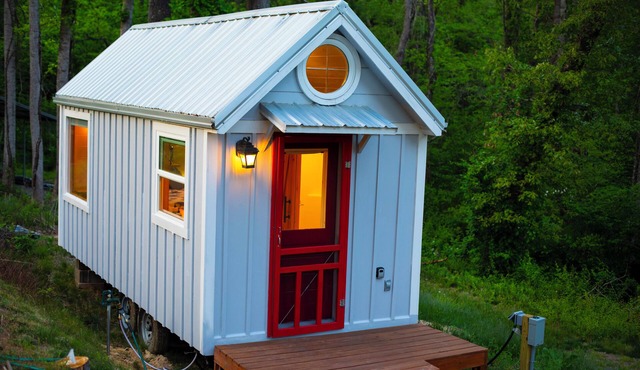 Cozy Tiny House in Private Forest