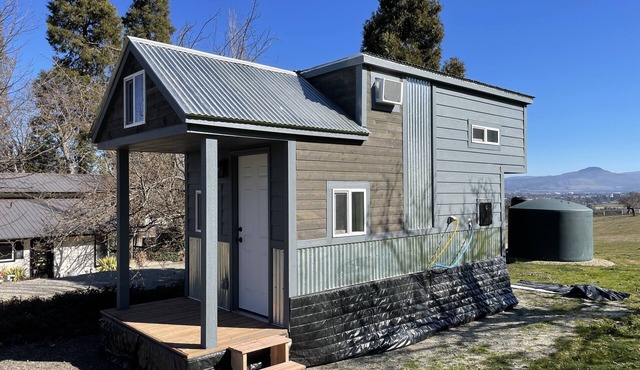 Cozy Tiny House! Small But Mighty ~ Comfy & Gorgeous Location