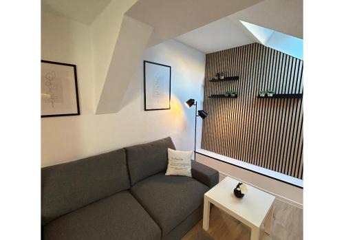 Cozy Top-Floor Studio Apt. 3 – APOLONIAliving
