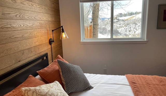 Cozy Trailside Studio - near National Forest