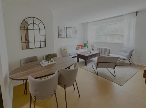 Cozy Upper Beaches Apartment