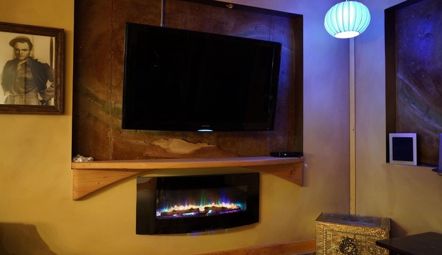 Cozy Upscale Getaway - Fantastic Location