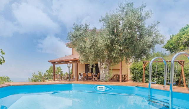 Cozy vacation home with panoramic view of a charming part of the Riviera dei Cedri, between Diamante