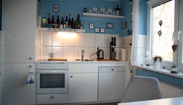 Cozy vacation apartment with balcony near the beach