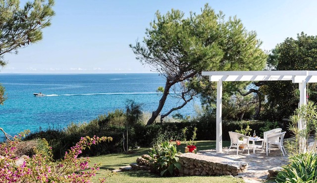 Cozy Villa in Front of the Turquoise sea